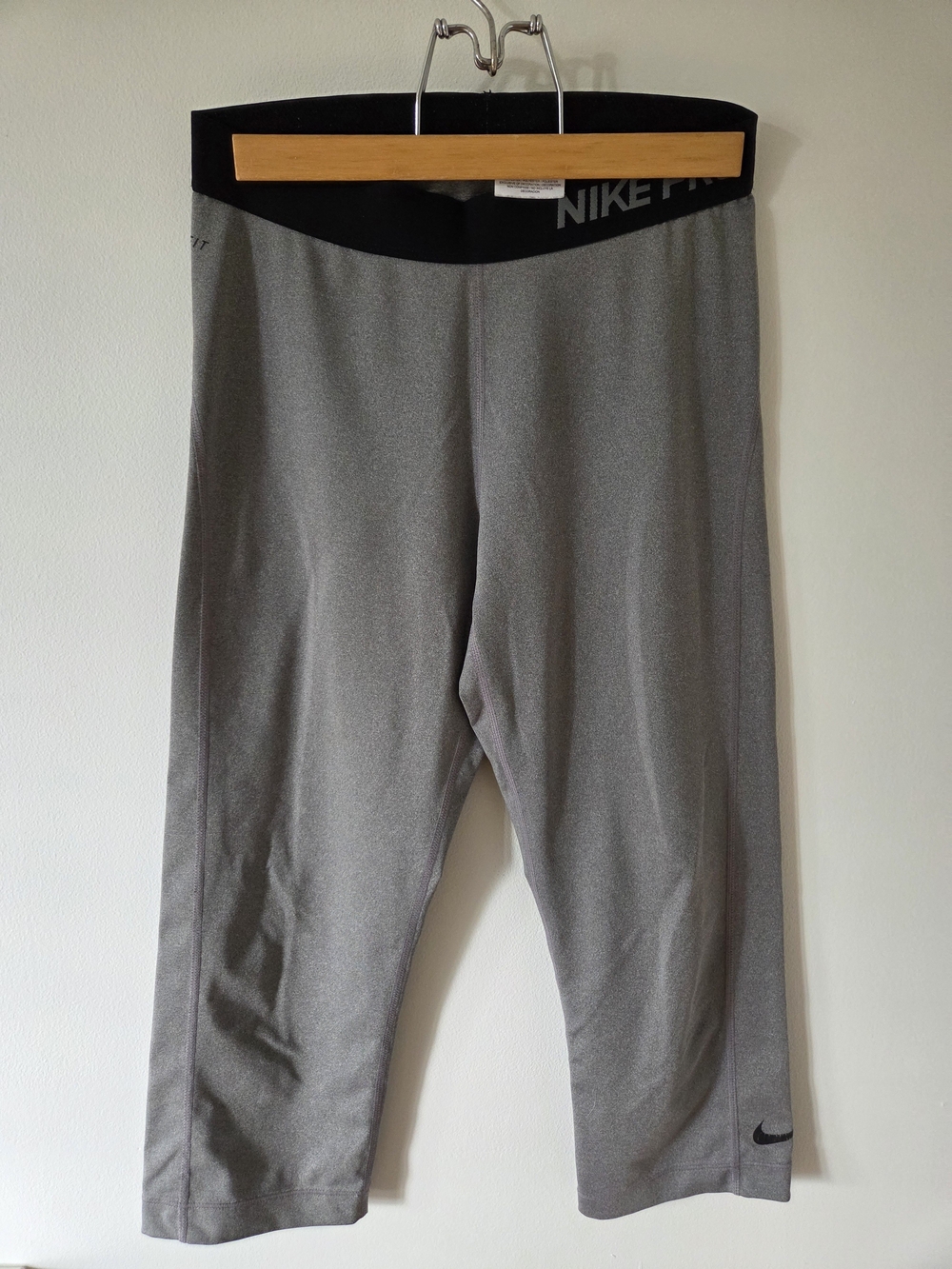​Nike Pro Dri-FIT Gray Crop Leggings Capris Athletic Workout Shorts Medium M